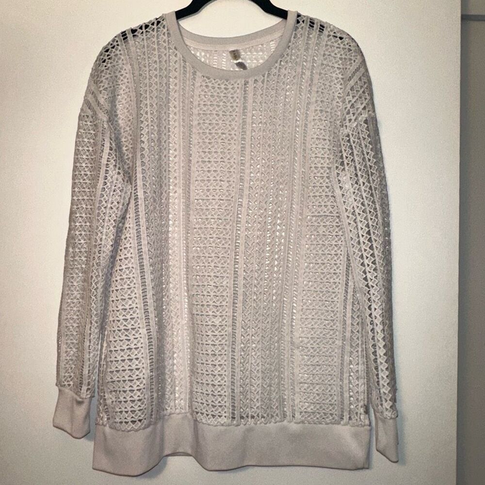 Fabletics Women’s Crochet Lace Long Sleeve White Shirt Small EUC
